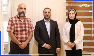 مهندس مهدیه نصیری (مدیر کیفیت شرکت ابراهیم)، احمد شاهوند (سردبیر ماهنامه ویکی‌کلین) در گفت و گو با مهندس محسن مداحی، مدیرعامل آزمایشگاه آروین آزما سرمد